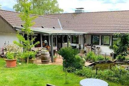 Großzügig Wohnen mit herrlicher Garten-Oase, nachhaltiger Energie - Freudenberg
