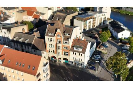 Großzügige 5-Zimmer-Wohnung mit Loggia, Wintergarten und Dachterrasse - Bernburg (Saale)