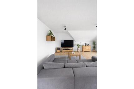 3-ZKB Dachgeschosswohnung (98 m²) + Stellplatz & Garten - Etzbach