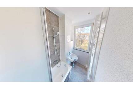 NEU saniert - Duschaufsatz aus Echtglas - Deckenspots - 7m² großer Balkon - Chemnitz Furth