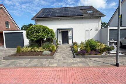 Modernes KfW-45-Plus-Einfamilienhaus mit PV-Anlage, Sauna, Winter - Nordkirchen
