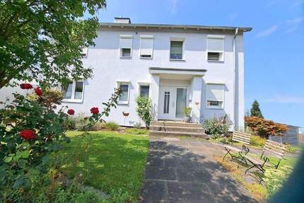 Modernes Zweifamilienhaus mit großem Garten in zentraler Lage von Nörten-Hardenberg