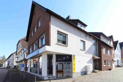 Wohn- und Geschäftshaus mit ca. 497 m² vermietbarer Fläche, Fernwärme und Entwicklungspotenzial - Nieheim
