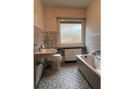 *** In Renovierung *** 3 Zi, KDB + Balkon in Bestwig