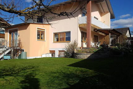 Gepflegtes, helles Einfamilienhaus mit großem Garten - Anbau, Vollkeller, Carport (2 Stpl.) - Burglengenfeld