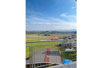 DG-Wohnung mit Bergblick & Balkon – 75 m², Einbauküche, sofort - Söchtenau