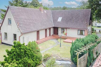 Sofort wohlfühlen: 6-Zi.-EFH mit Garten, Garage und 2 Carportstellplätzen in Fuhlendorf