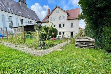 Zentrumsnahe Doppelhaushälfte mit großem Garten und Garage in Waiblingen zu verkaufen