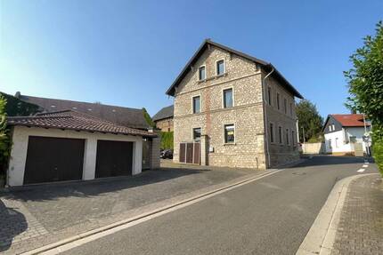 EUPORA® Immobilien: Schöner Winzerhof mit Scheunen und Weinkellern in Essenheim bei Mainz.