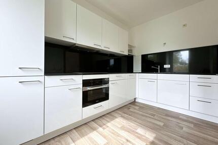2-Zimmer-Wohnung mit moderner Einbauküche, Südwest-Balkon & Stellplatz - Papendorf