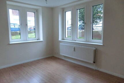 Helle & freundliche 2-Zimmer-Souterrainwohnung mit Einbauküche - sofort bezugsfrei - Lübeck St. Lorenz Nord