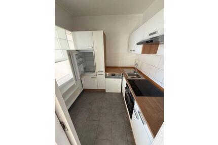 3-Raum Wohnung mit Einbauküche, Balkon und Wannenbad - Halle (Saale) Silberhöhe