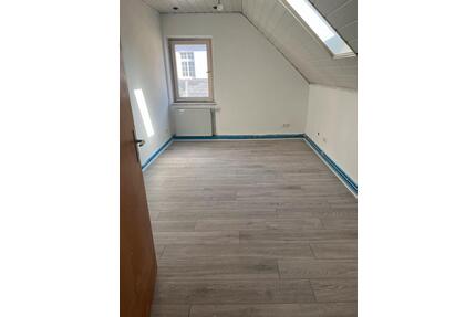 Dachgeschosswohnung 110 qm - 750,00&nbsp;EUR Kaltmiete, ca.&nbsp; 110,00&nbsp;m&sup2; in Hagen (PLZ: 58135) Hagen-Mitte