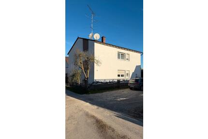 Einfamilienhaus mit großem Balkon und Hobbyraum - Ehingen (Donau)