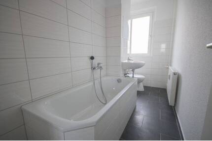 3-Raumwohnung im Süden von Halle mit Ausblick! - Halle (Saale) Südstadt