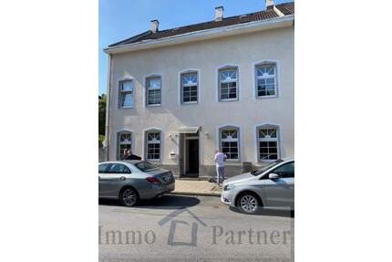 Viel Raum für Generationen - Familienfreundliches Wohnhaus in guter Lage mit Entwicklungsmöglichkeiten - Düsseldorf / Hassels