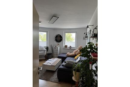 Lichtdurchflutete Erdgeschoss Wohnung | 2 Zimmer, Wohnküche, Balkon, Badewanne | WG-geeignet - Jena Burgau