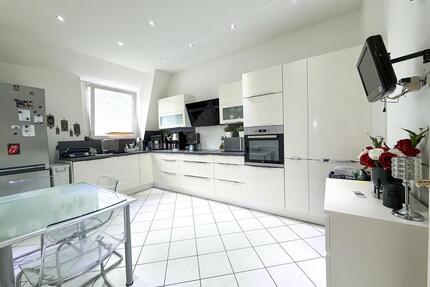 Wunderschöne 4 Zi.- Altbauwohnung mit 45m2 Ausbaureserve - Wuppertal Sedansberg