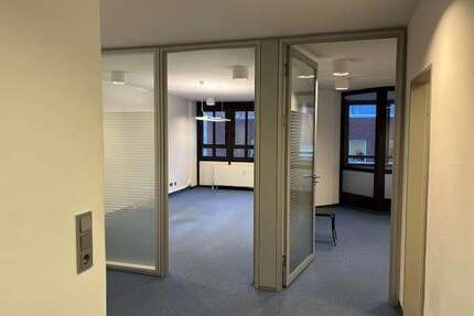 Büro in Kiel 1.885,00 € 145 m² - 1.885,00&nbsp;EUR Kaltmiete, ca.&nbsp; 145,00&nbsp;m&sup2; in Kiel (PLZ: 24103)