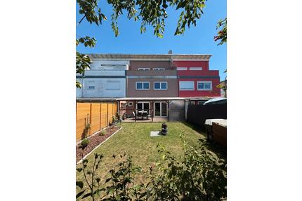 Modernes Reihenhaus top Lage - 640.000,00&nbsp;EUR Kaufpreis, ca.&nbsp; 148,00&nbsp;m&sup2; in Altdorf (PLZ: 84032)