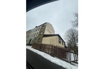 Haus zu verkaufen mit drei Etagen und 4 Garagen - Markneukirchen