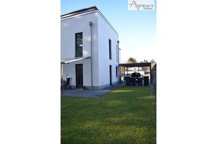 TOP.ENERGIEEFFIZIENTES WOHNEN – Moderne Doppelhaushälfte mit Terrasse, Garten & Carport in Bielefeld-Sennestadt