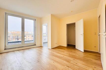 Ruhige Dachgeschosswohnung - 715,00&nbsp;EUR Kaltmiete, ca.&nbsp; 79,62&nbsp;m&sup2; in Schwerin (PLZ: 19053)
