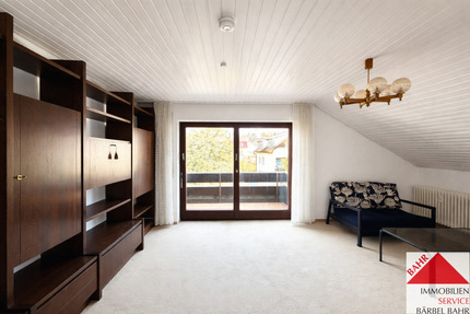 Charmante 3-Zimmer DG Wohnung mit großem Balkon in ruhiger Lage von Böblingen!