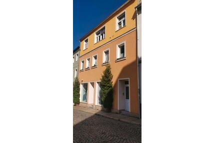 Haus mit 2 Wohnungen und Geschäft zu vermieten - Burgstädt