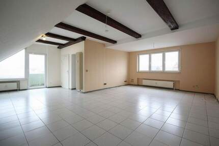 Renovierungsbedürftige, helle 3 Zimmer Wohnung mit Balkon in Astheim - Trebur