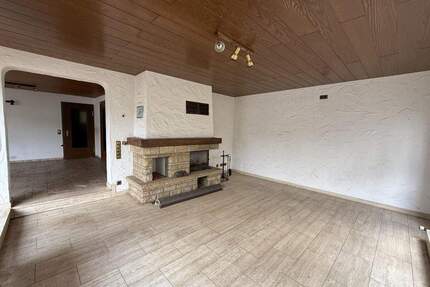 Großzügiges Zweifamilienhaus mit Einliegerwohnung in Aichtal - Sanierungsobjekt mit viel Potenzial