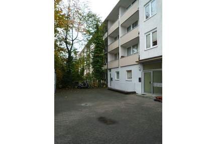 gepflegte, helle,moderne 2 ZW , neues Echtholzparkett, Bad mit Wanne und Fenster, Balkon - Nürnberg Nordostbahnhof
