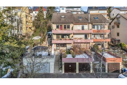 Generationenwohnen mit Platz für den Fuhrpark: Gepflegtes Haus mit ELW & 3 Garagen - Konstanz Fürstenberg