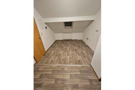 Kleine renovierte Wohnung zu vermieten - Sulzbach (Saar)