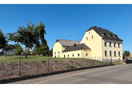 Wohnhaus und Nebengebäude auf außergewöhnlich großem Grundstück - Saarburg