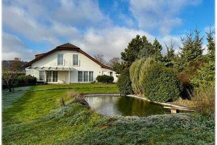 Großzügig wohnen im Grünen: Einfamilienhaus mit 2.000 m² Grundstück nahe Korbach!