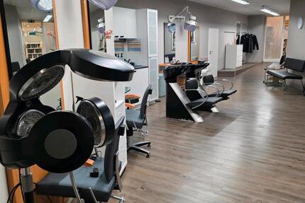 Friseursalon - 700,00&nbsp;EUR Kaltmiete, ca.&nbsp; 100,00&nbsp;m&sup2; in Göttingen (PLZ: 37077) Roringen