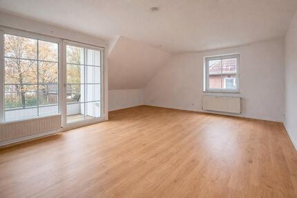 Helle 4-Zimmer Maisonette mit neuer Küche & Balkon - Stade