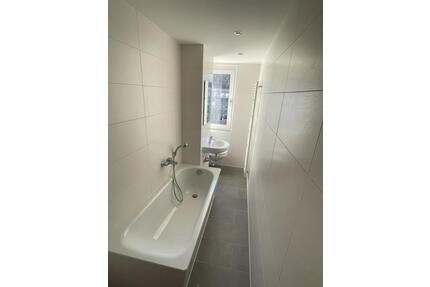 Gut ausgestattete 3-Raum-Wohnung mit Balkon - ideal für die kleine Familie! - Köthen (Anhalt)