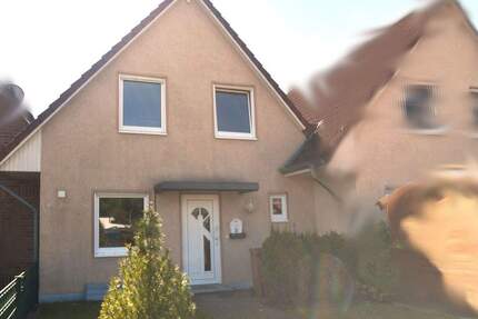 Gemütliches Reihenhaus in Varrel mit Terrasse und Keller