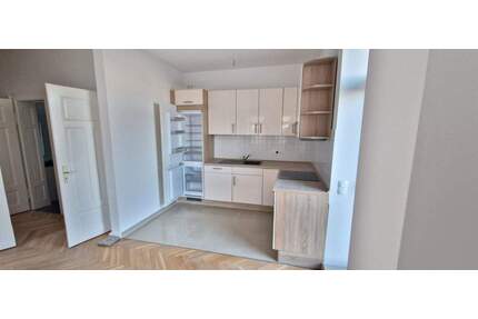 Stilvoll wohnen im Altbau: drei Zimmer, Balkon & Tageslichtbad - Leipzig Volkmarsdorf