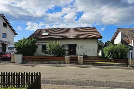 Haus zum Kaufen in Neuhausen 315.000,00 € 156.26 m²