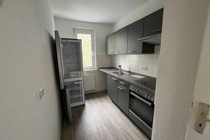 Und die Küche ist schon dabei...schöne 2-Zimmer-Wohnung mit Einbauküche, sofort einzugsfertig - Zwickau Eckersbach