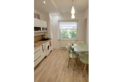 Helle 3-Zimmer-Wohnung mit Loggia in Düsseldorf-Unterrath
