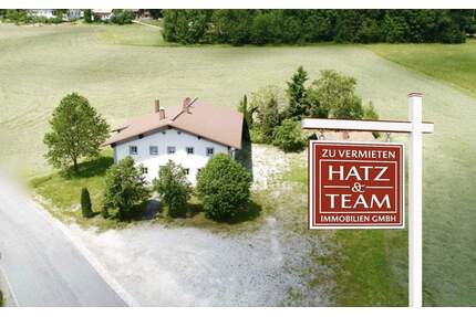 Großzügige Gewerbeeinheit mit separater Wohnung in Neureichenau! Ideal für die Nutzung von Büro- und Seminarräumen!