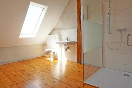 ***Stilvoll Wohnen - 5 Zimmer Wohnung im Altbau mit Balkon*** - Zierenberg