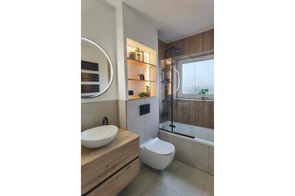 Einziehen statt renovieren: Stilvoll sanierte 2,5-Zi.-Wohnung mit Südbalkon, Aufzug & TG - Rielasingen-Worblingen