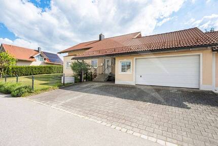 Gepflegtes Einfamilienhaus mit großem Garten, Pool und Einliegerwohnung - Hutthurm