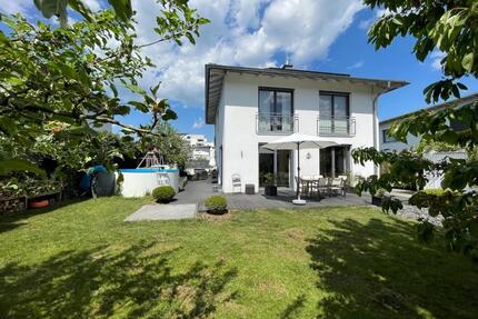 Stadtvilla in Coburg Cortendorf mit Pool & PV Einliegerwohnung