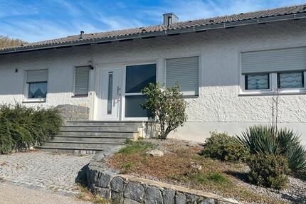 Einfamilienhaus - 1.150,00&nbsp;EUR Kaltmiete, ca.&nbsp; 120,00&nbsp;m&sup2; in Wald (PLZ: 93192)